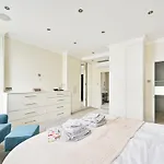 4 Rooms, 5 Beds, Spacious House