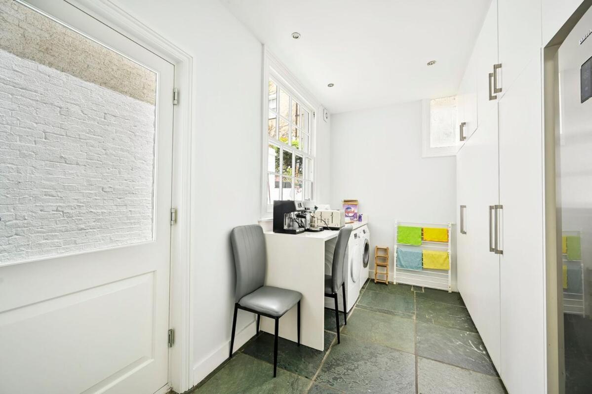4 Rooms, 5 Beds, Spacious House Ferienhaus