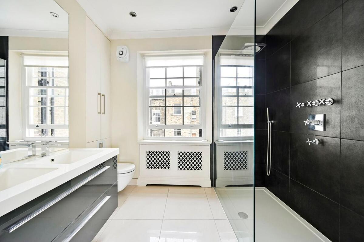 4 Rooms, 5 Beds, Spacious House *